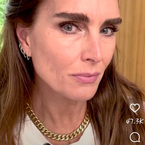 Gold Chunky Curb Chain Link Necklace, 24" - Picture 5 of 5